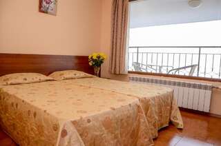 Отель Lucky Hotel Велико-Тырново Double or Twin Room with Tzarevets Fortress View  with Free Parking-12